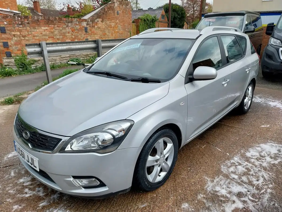 2011-kia-ceed-16td-2-113bhp-estate-big-3