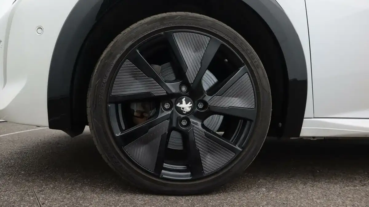 2020-peugeot-208-e-gt-50kwh-big-18