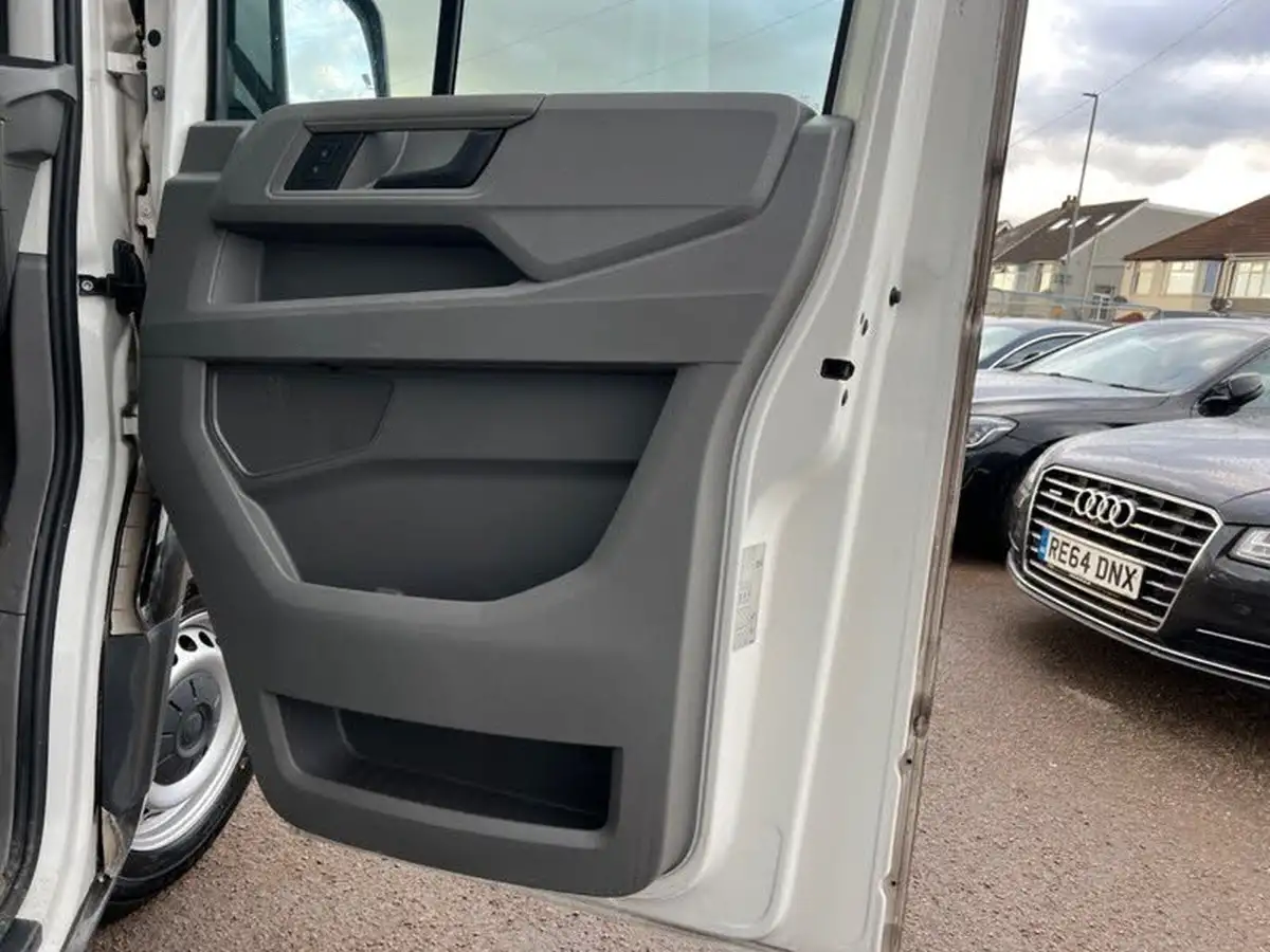 2019-volkswagen-crafter-20tdi-cr35-lwb-140pseu6-trendline-panel-van-big-15