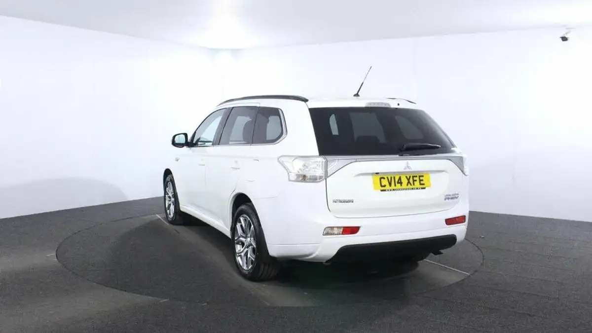 2014-mitsubishi-outlander-20-gx4h-big-4