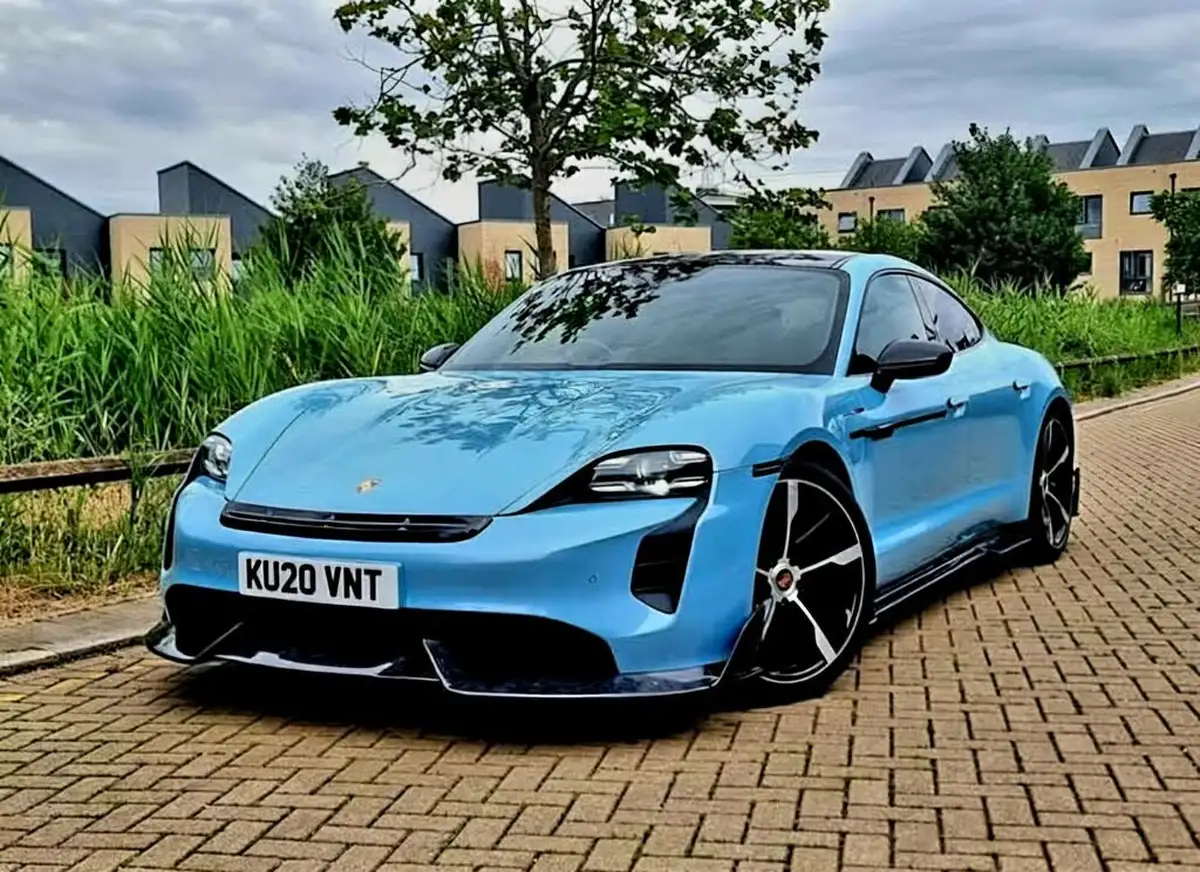 2020-porsche-taycan-e-turbo-big-2