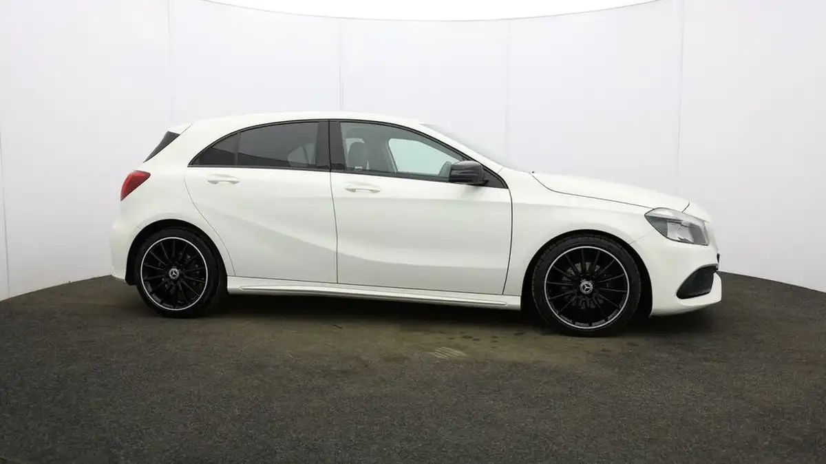 2017-mercedes-benz-a-class-16-a200-amg-line-ss-7g-dct-big-42