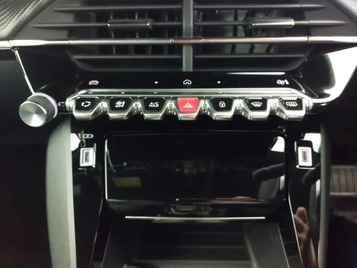 2024-peugeot-2008-suv-12-puretech-allure-130ps-eat8-big-12