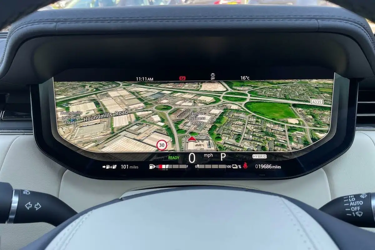 2023-land-rover-range-rover-30-p440e-se-big-24