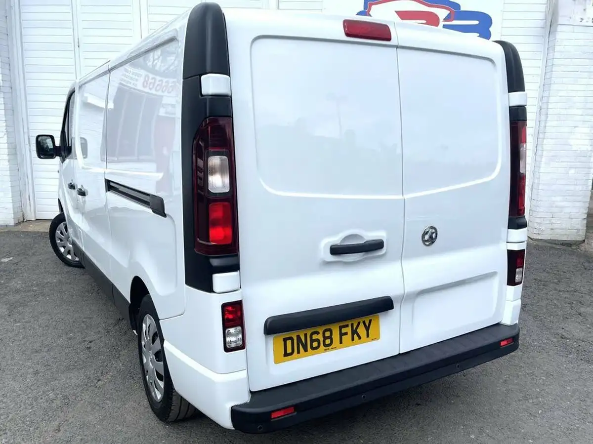 2018-vauxhall-vivaro-16cdti-sportive-2900-l2h1-120pseu6-panel-big-8