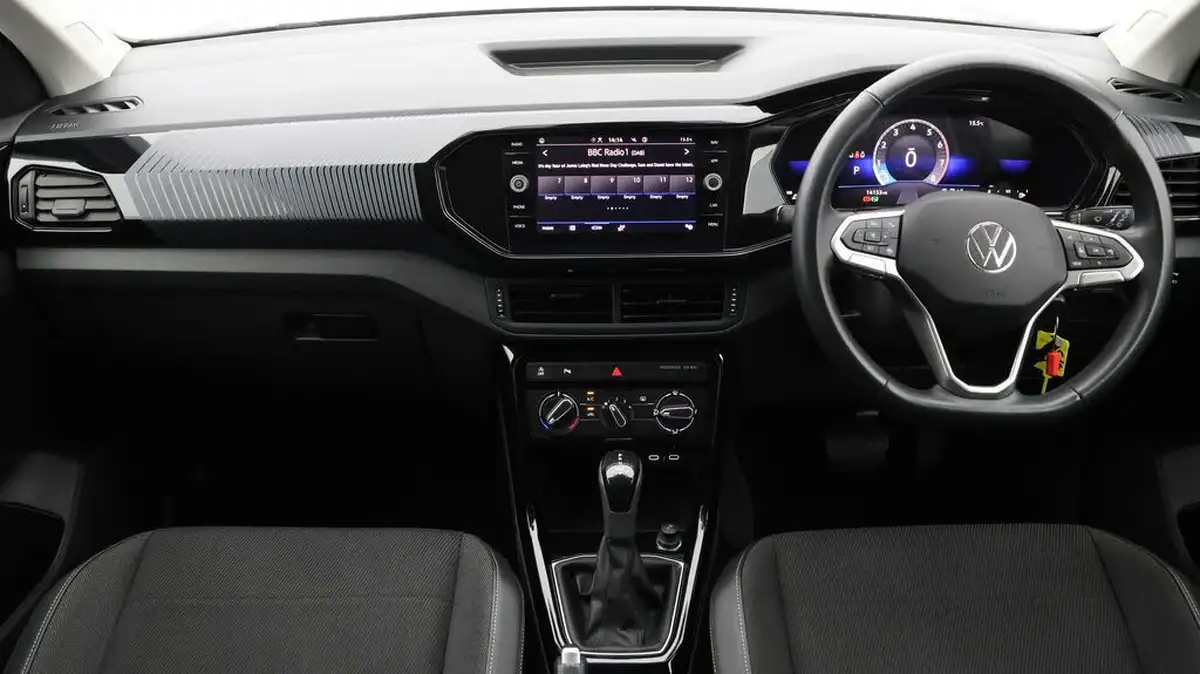 2023-volkswagen-t-cross-10-tsi-black-edition-110ps-dsg-big-12