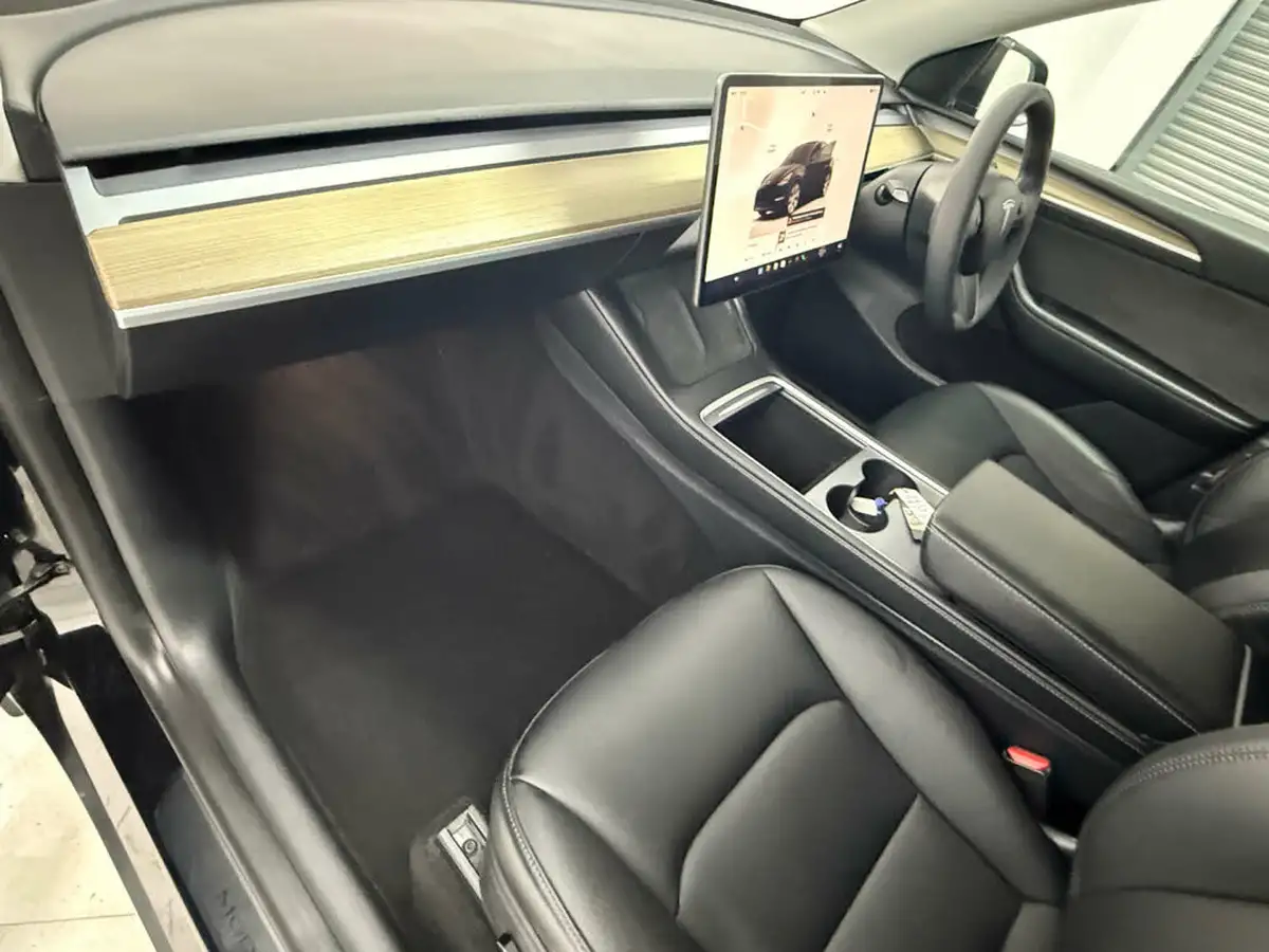 2023-tesla-model-y-e-rwd-big-16
