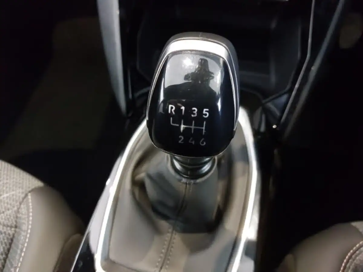 2024-peugeot-2008-suv-12-puretech-allure-130ps-big-15