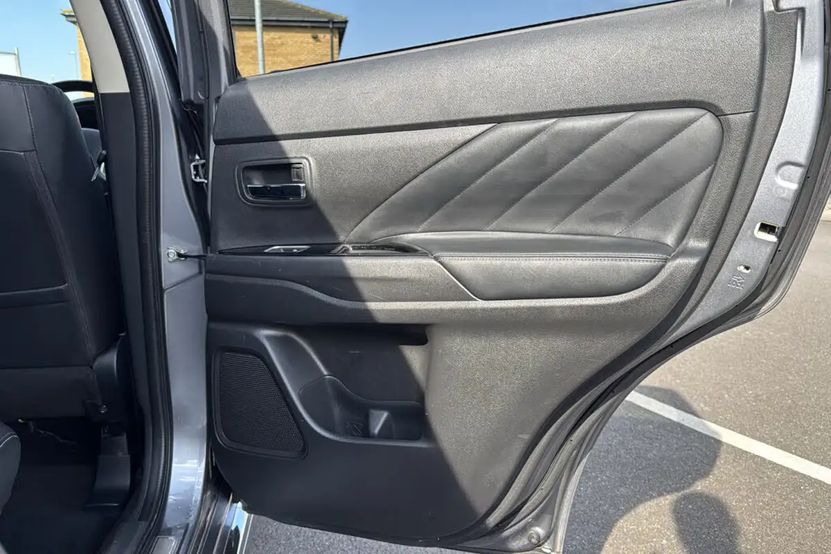 2017-mitsubishi-outlander-20-4hs-phev-5st-big-27