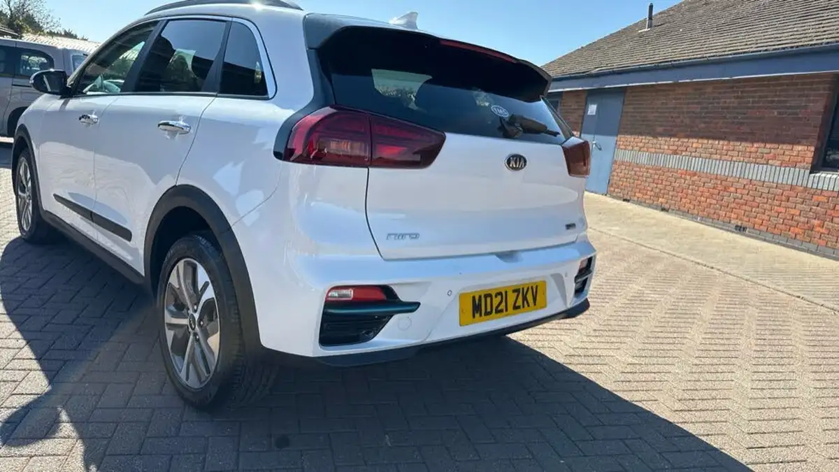 2021-kia-e-niro-ev-3-big-28