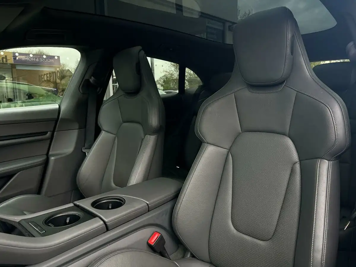 2021-porsche-taycan-e-4s-cross-turismo-awd-big-12