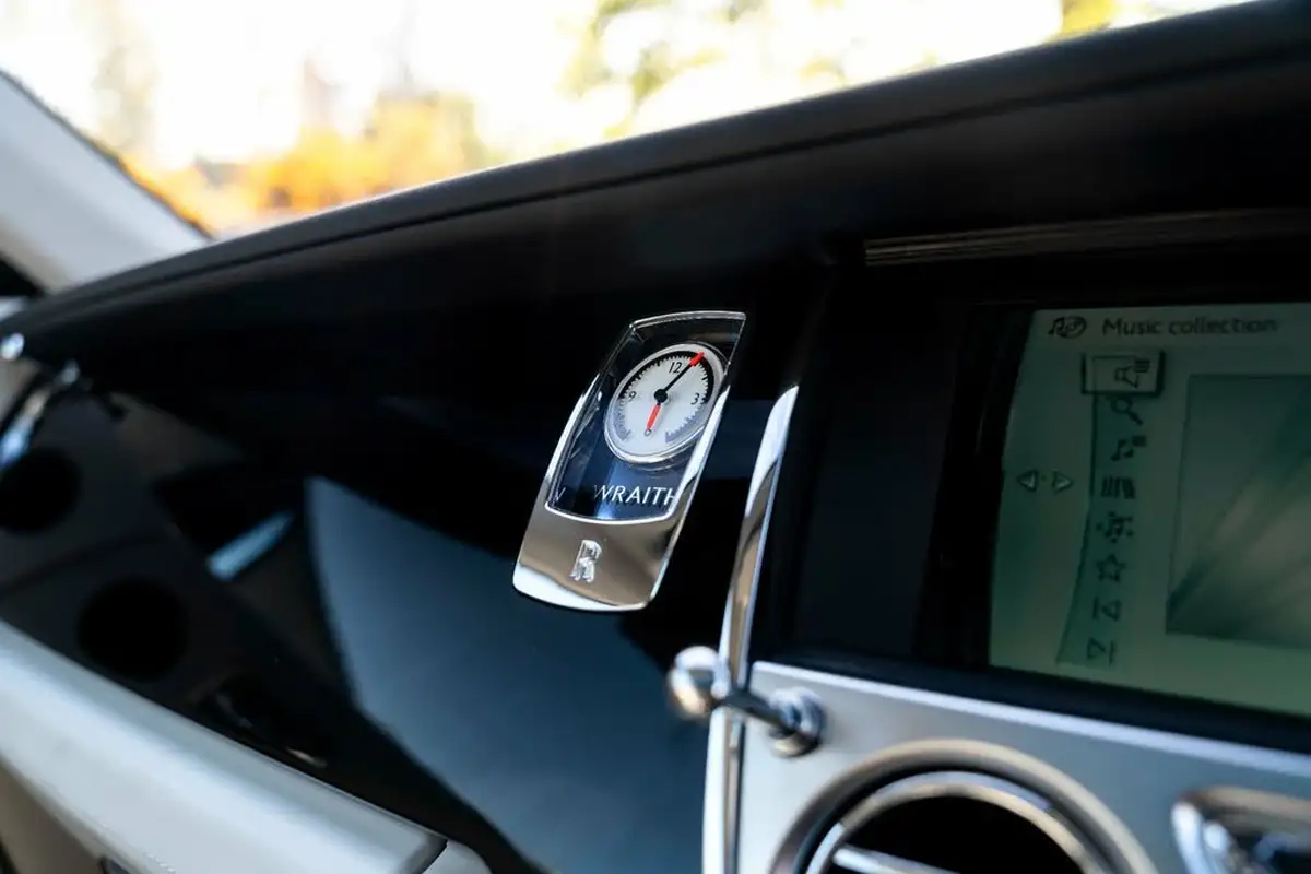 2014-rolls-royce-wraith-v12-big-18