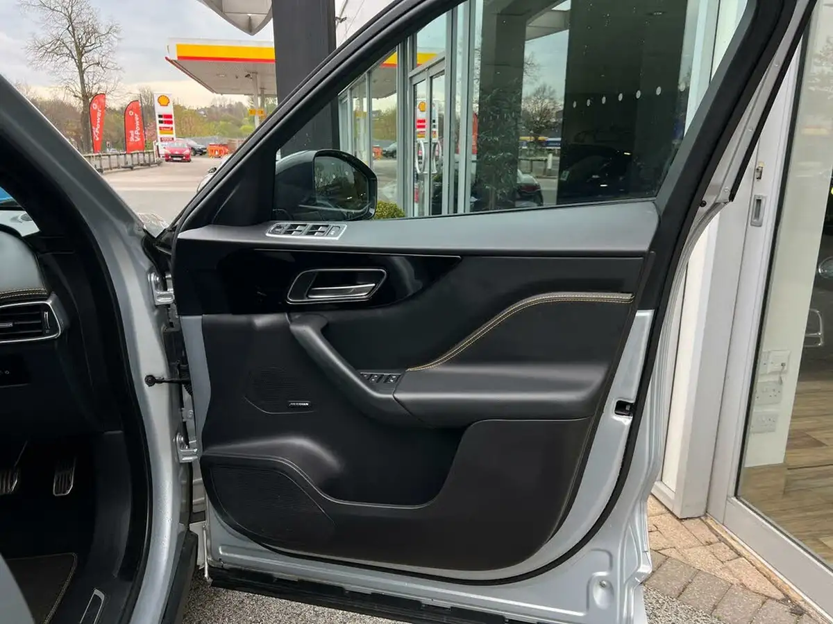 2019-jaguar-f-pace-20i-300-sport-big-54