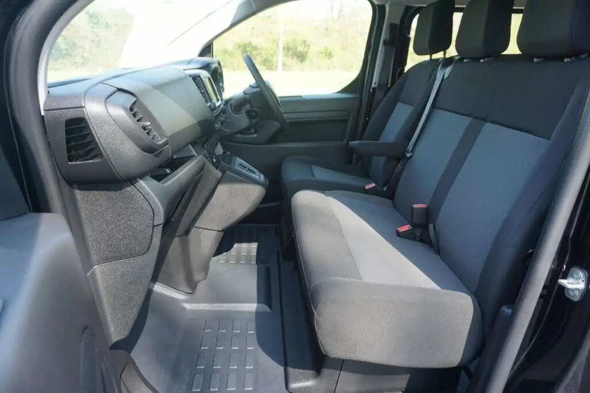 2023-citroen-spacetourer-e-business-edition-m-big-18