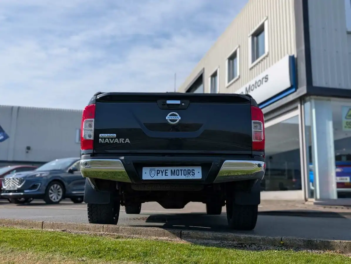 2016-nissan-np300-navara-23dci-tekna-big-5
