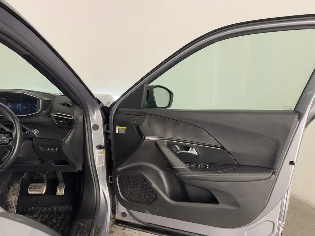 2021-peugeot-2008-suv-e-gt-big-19