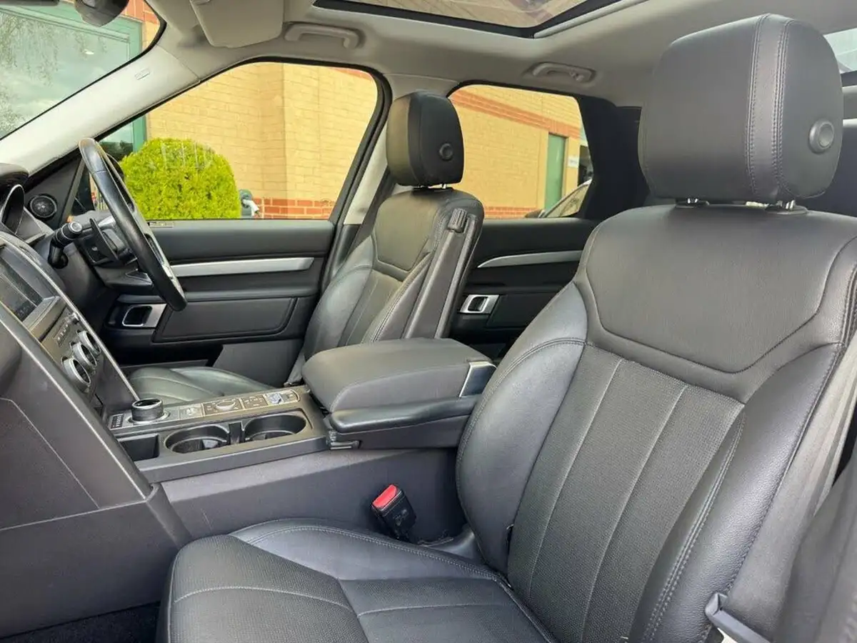 2020-land-rover-discovery-30-sd6-landmark-big-32