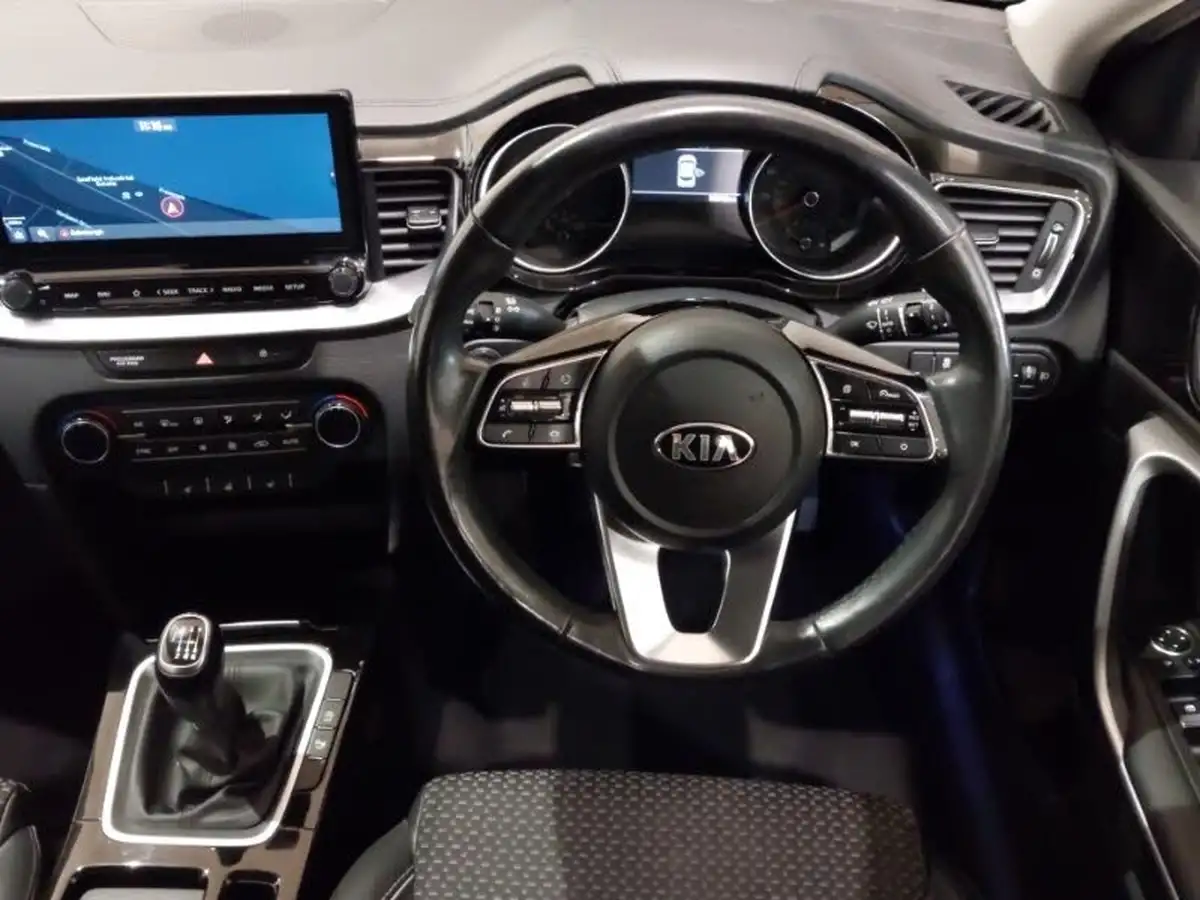 2021-kia-xceed-15-t-gdi-3-big-6