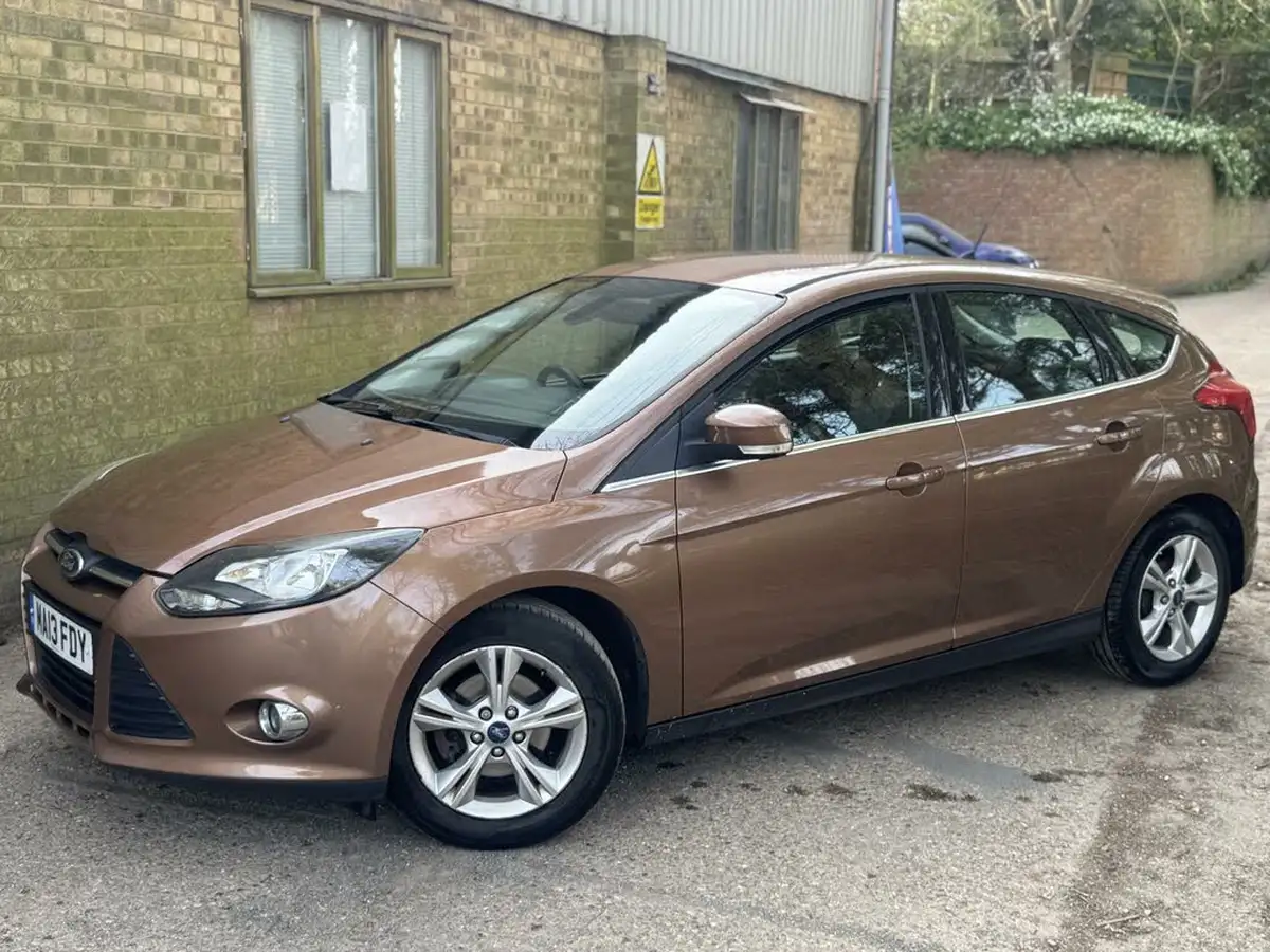 2013-ford-focus-10-zetec-100ps-hatchback-big-15