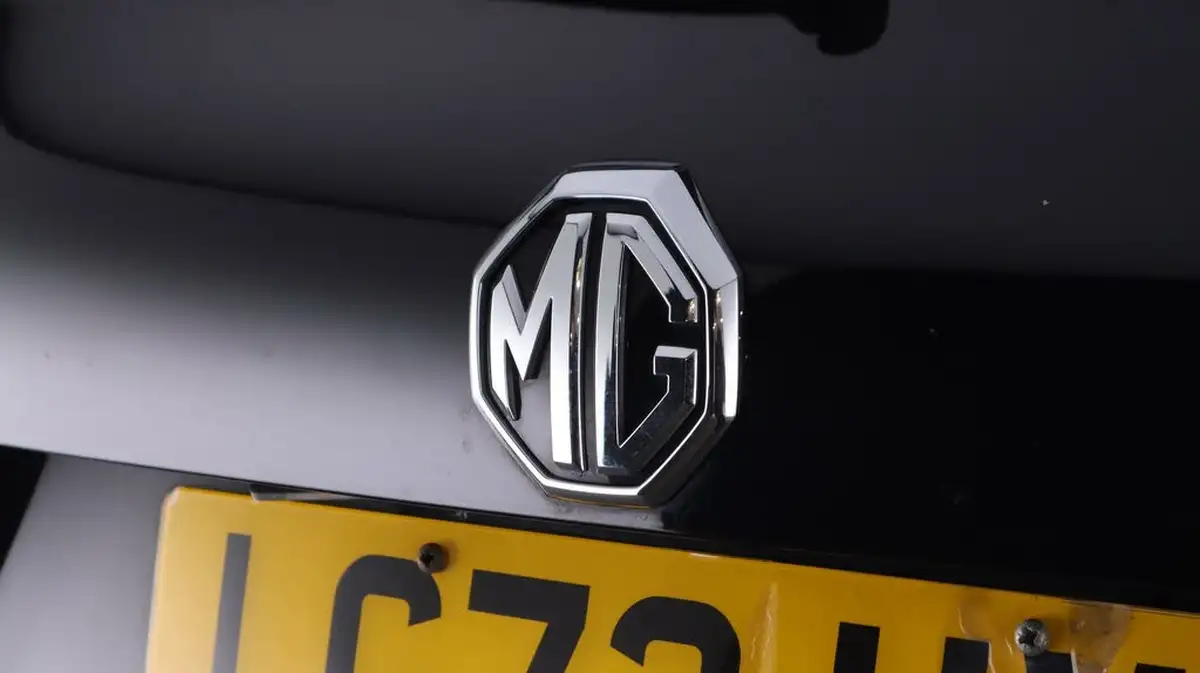 2022-mg-hs-15t-gdi-exclusive-162ps-big-20