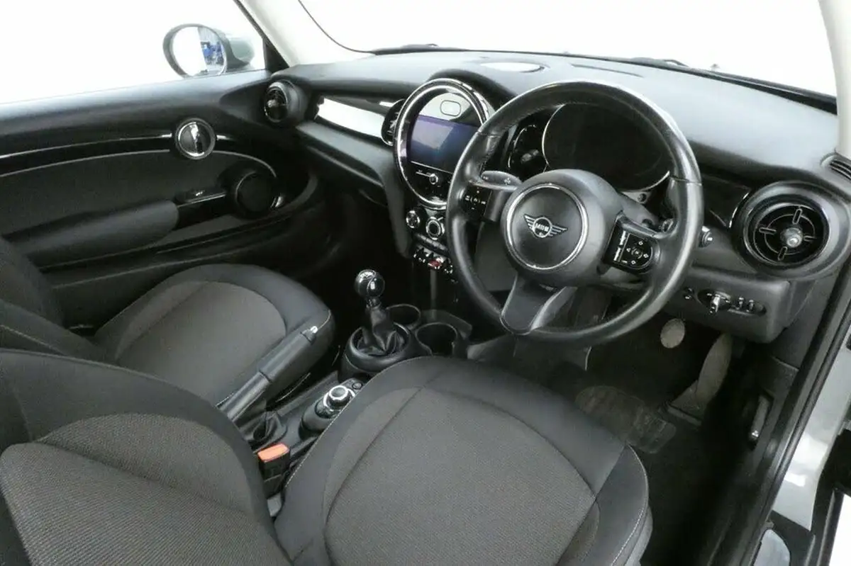 2022-mini-cooper-15-cooper-classic-hatchback-3d-big-7