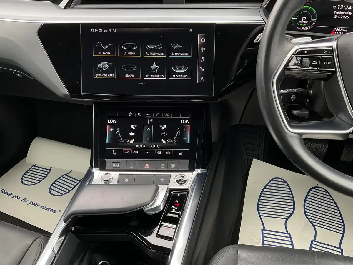 2022-audi-e-tron-55e-technik-station-wagon-big-16
