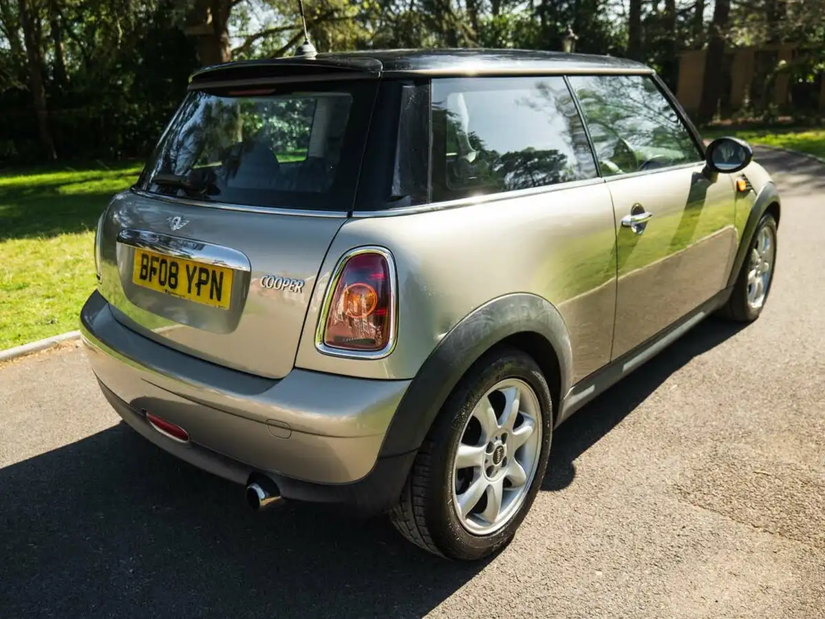 2008-mini-cooper-16-cooper-120bhp-hatchback-3d-big-5