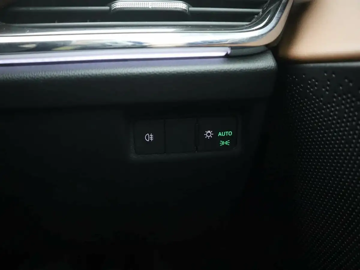 2021-skoda-enyaq-e-80-82-kwh-big-21