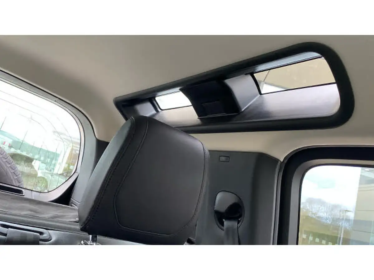 2020-land-rover-110-defender-20-d240-se-110-big-38