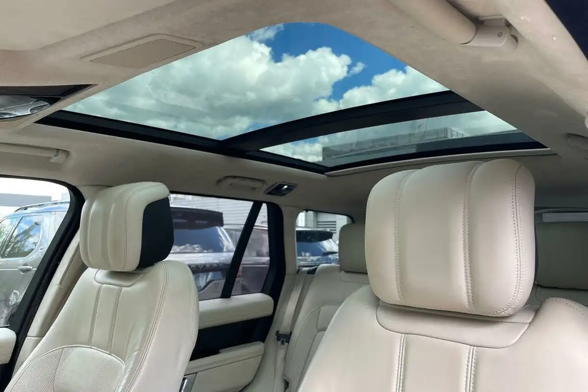 2021-land-rover-range-rover-30-d300-westminster-big-41