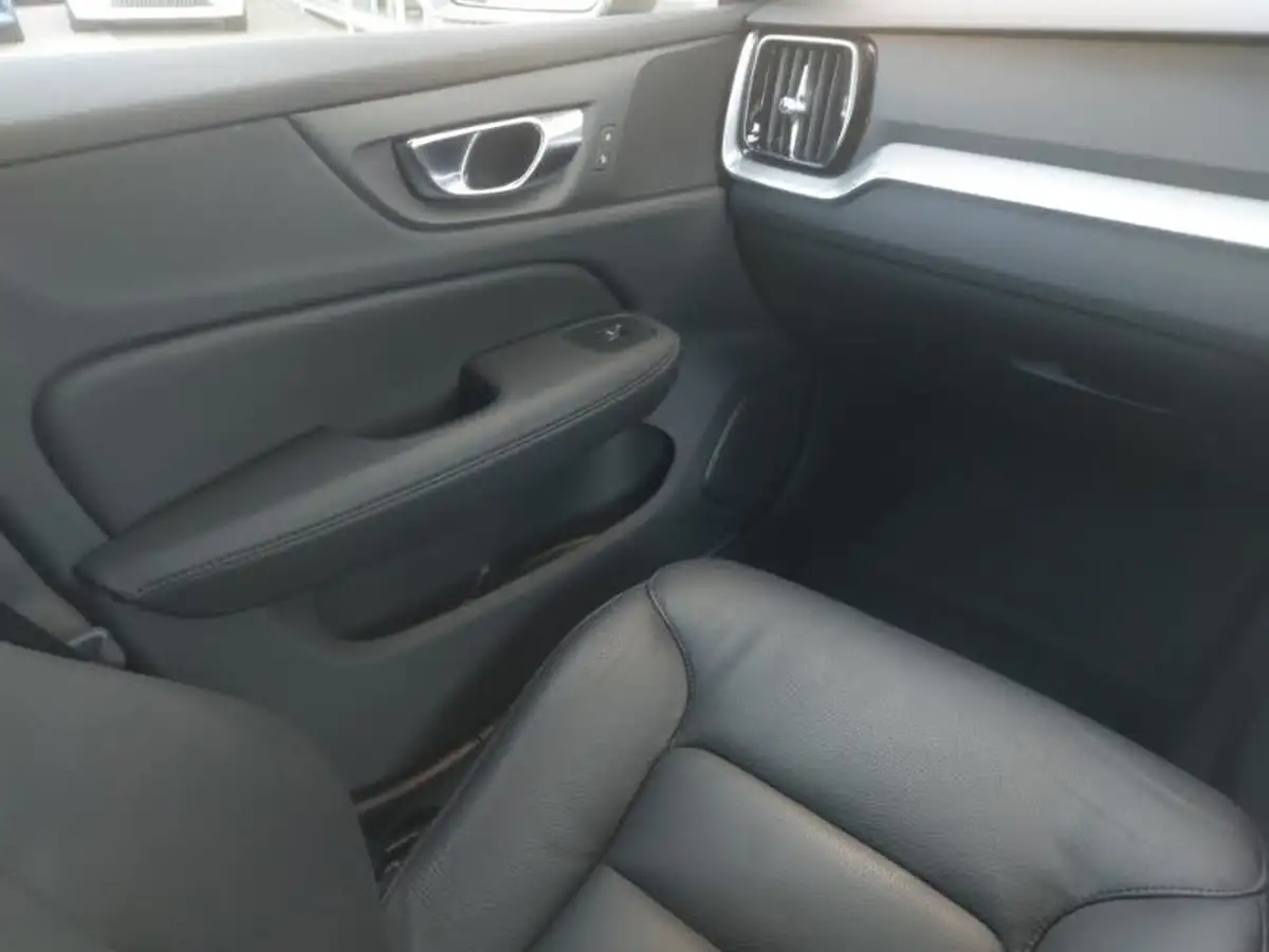 2023-volvo-v60-20-b3-core-big-10