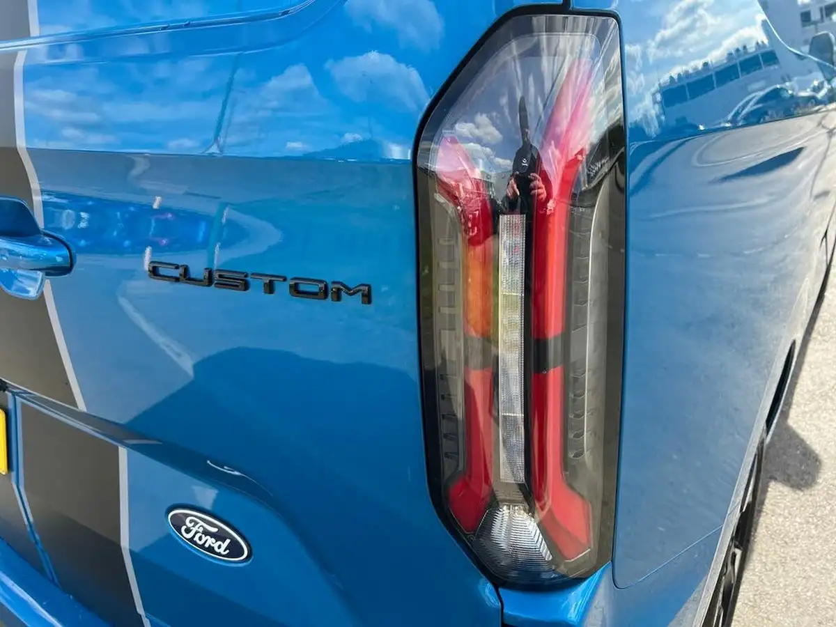 2025-ford-transit-custom-25t-320-l1h1-sport-phev-232pseu6e-panel-van-big-32