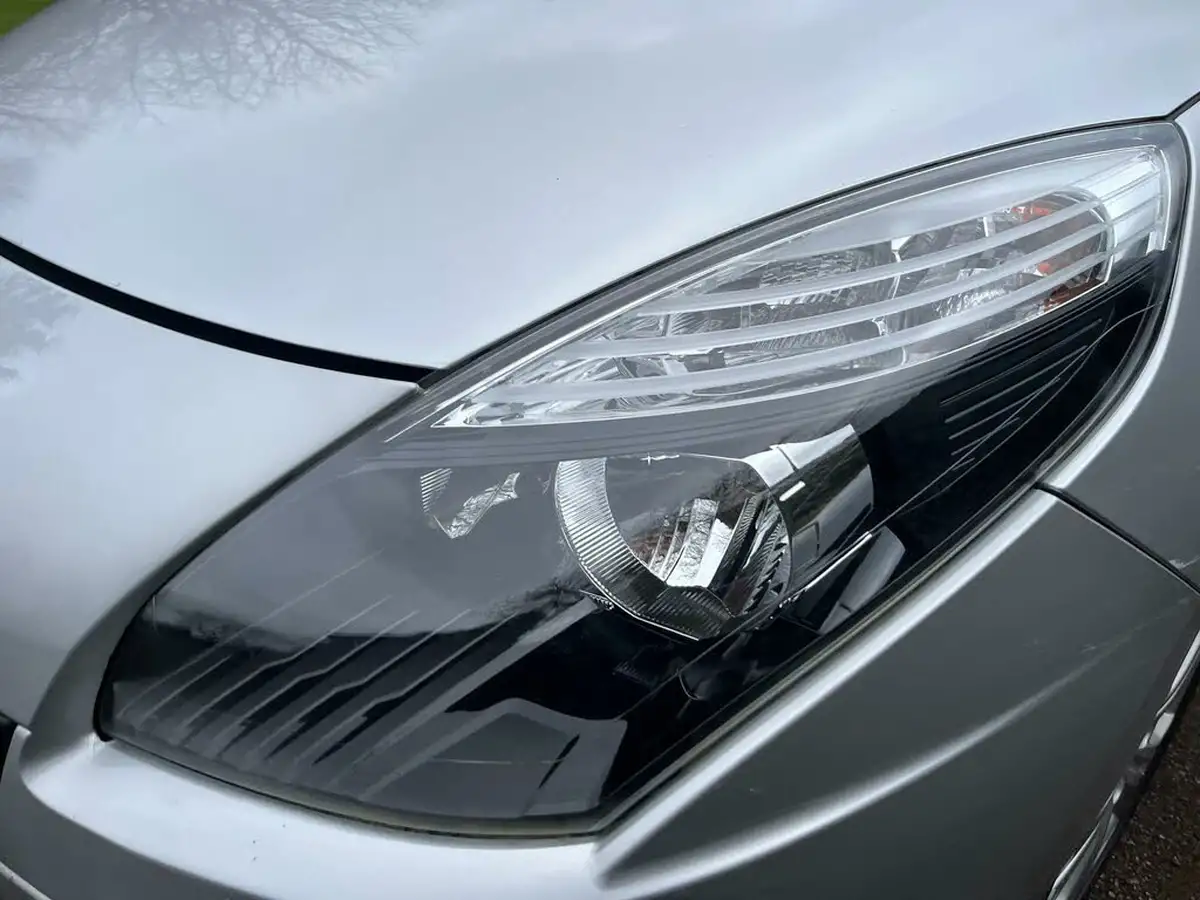 2011-renault-scenic-16-dynamique-tom-tom-big-46