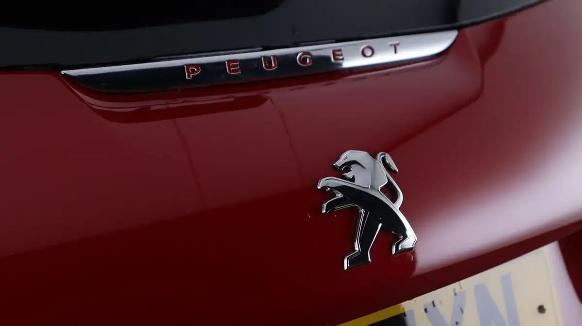 2019-peugeot-208-12-puretech-gt-line-110bhp-big-20