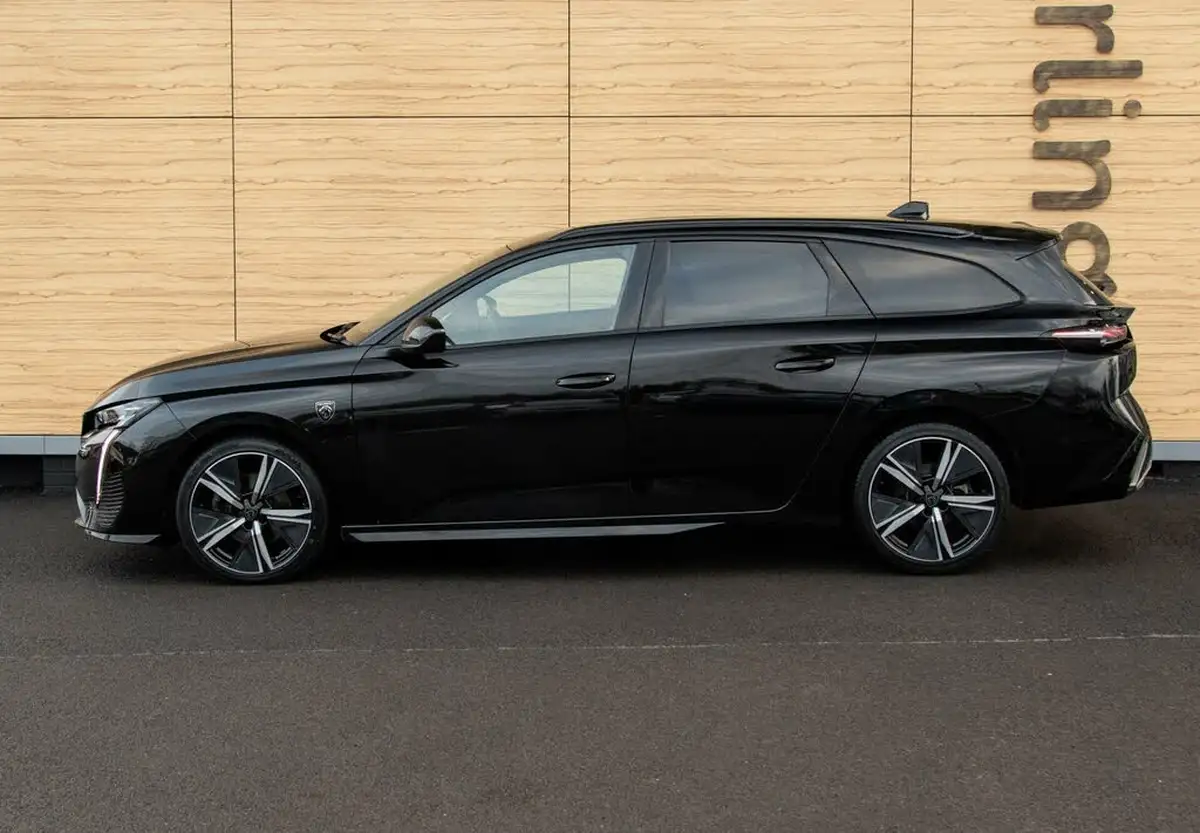 2022-peugeot-308-sw-15-bluehdi-gt-station-wagon-big-15