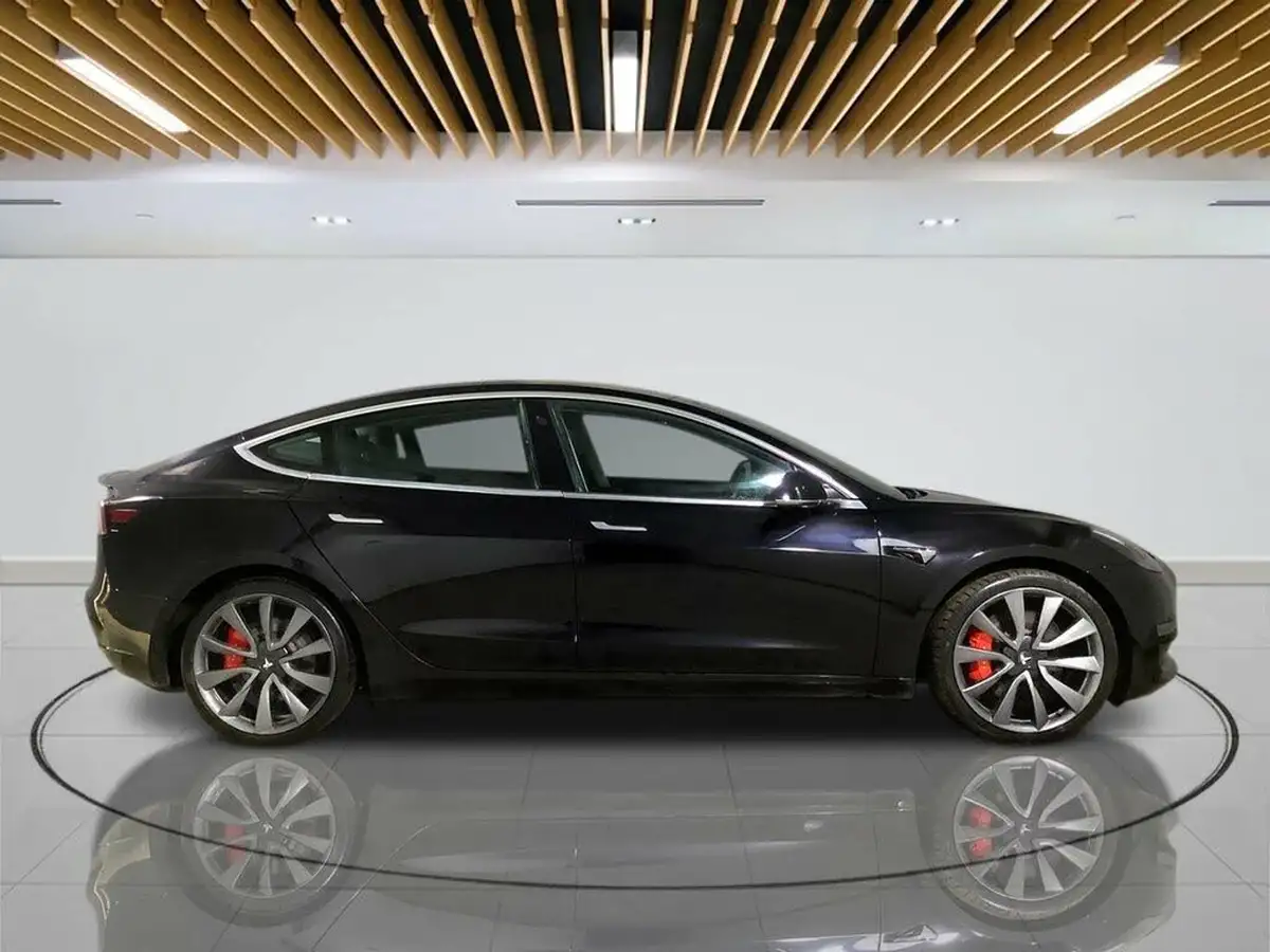 2020-tesla-model-3-e-performance-big-8