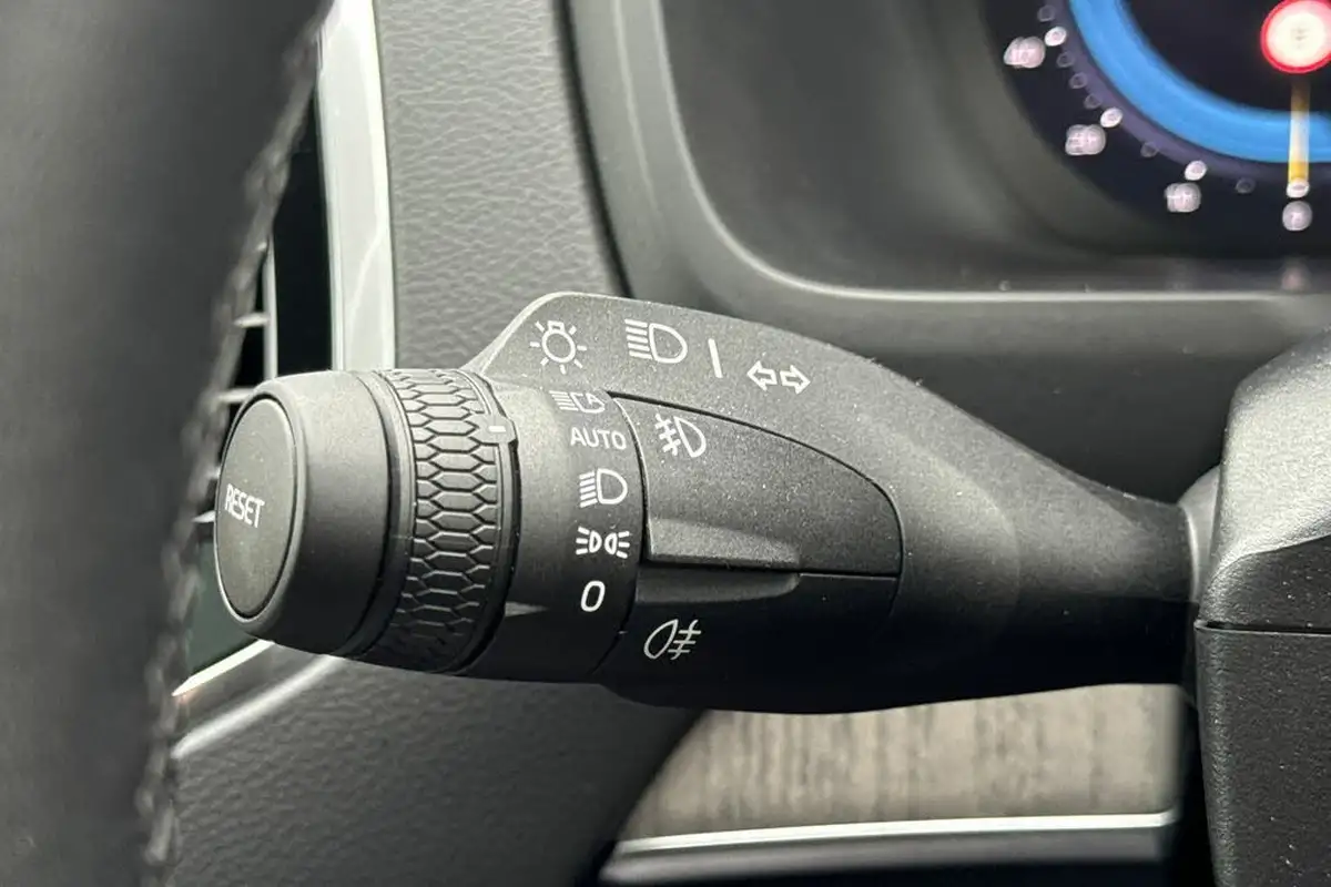 2023-volvo-xc90-20-t8-ultimate-dark-big-26