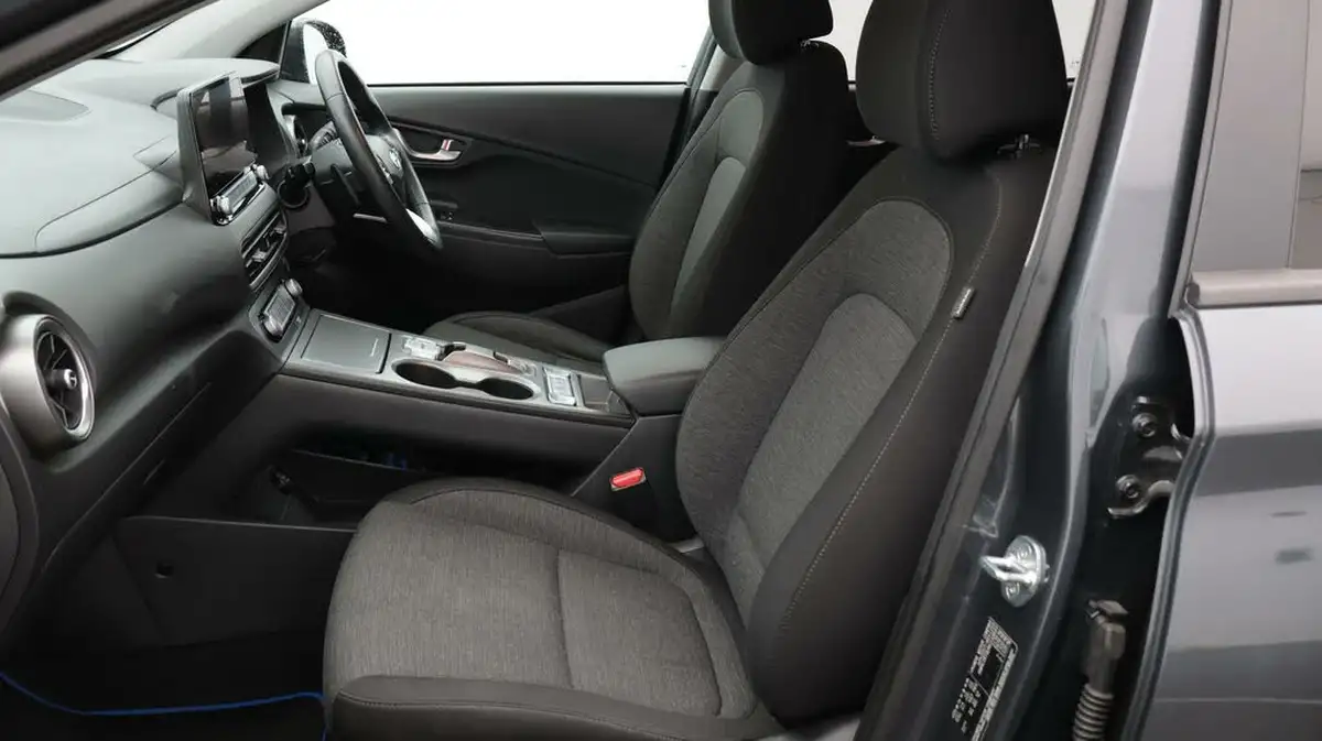 2022-hyundai-kona-e-premium-204ps-64kwh-7kw-obc-big-14