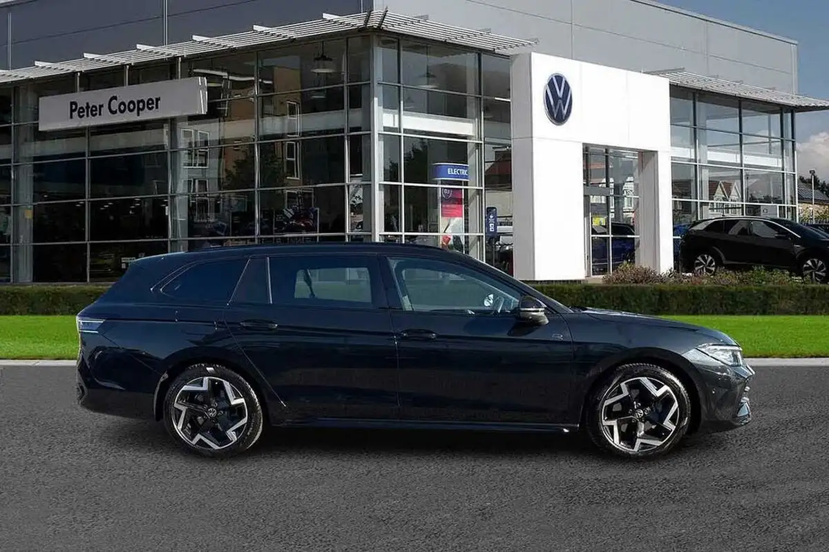 2024-volkswagen-passat-15-etsi-r-line-big-3