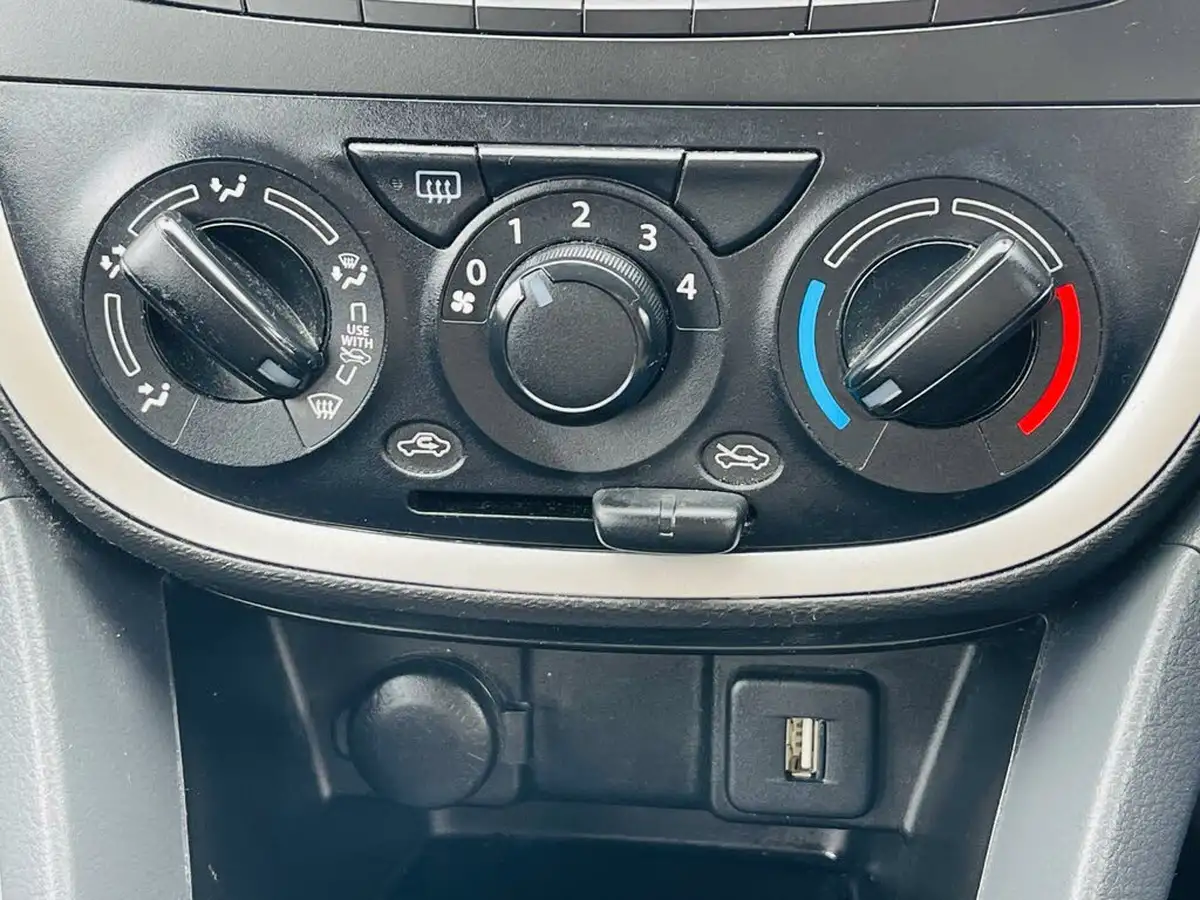 2018-suzuki-celerio-10-sz2-big-24