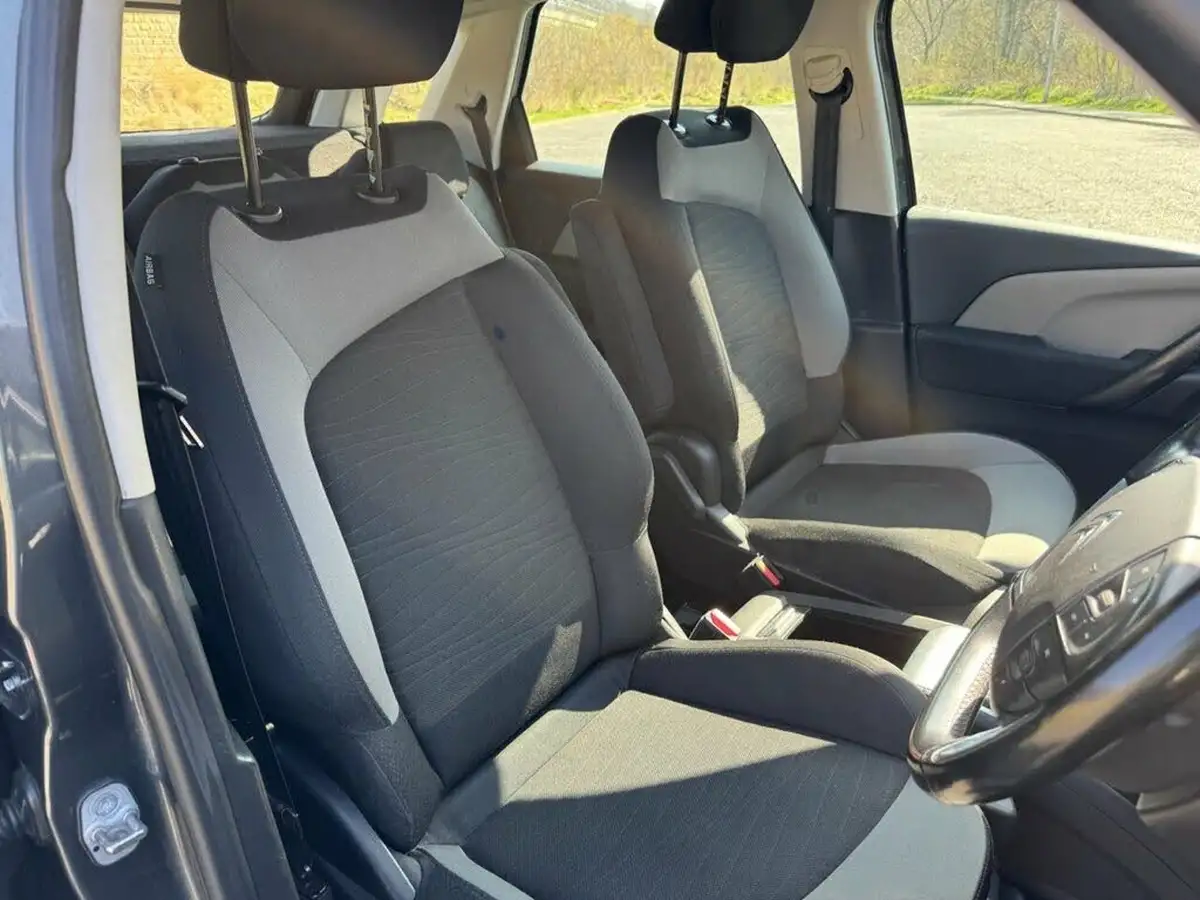 2016-citroen-c4-picasso-16bluehdi-exclusive-big-17