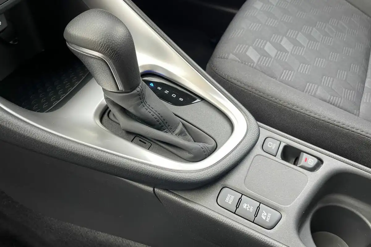 2024-mazda-mazda2-15-centre-line-big-19