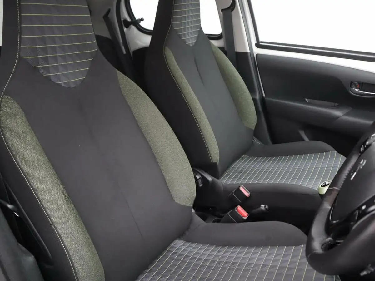 2021-peugeot-108-10-collection-hatchback-big-7