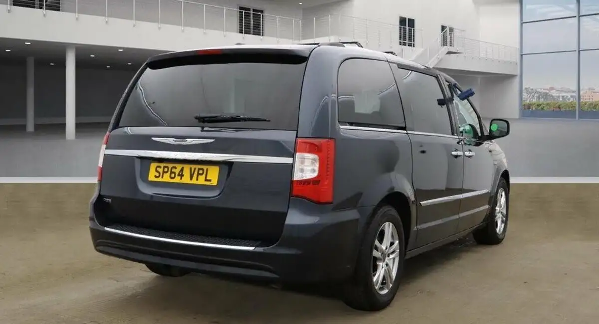 2014-chrysler-grand-voyager-28td-limited-big-2