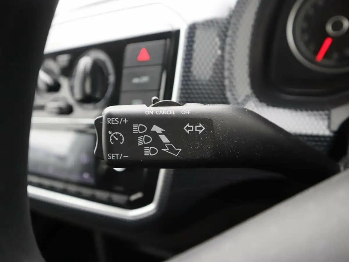 2022-volkswagen-up-10-up-5d-big-18