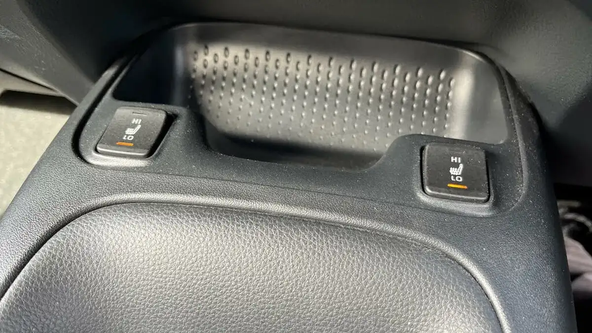 2022-toyota-corolla-18-vvt-i-icon-tech-trk-hatchback-5d-big-43