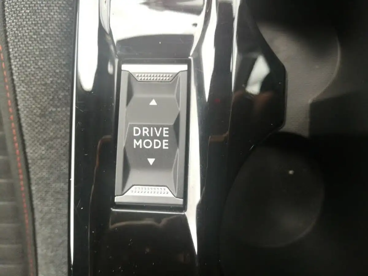 2023-peugeot-208-12-puretech-active-premium-100ps-eat8-big-9