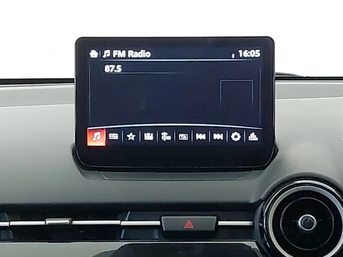 2023-mazda-mazda2-15-skyactiv-g-exclusive-line-big-9