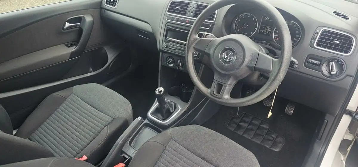 2012-volkswagen-polo-12-match-60ps-3d-big-9