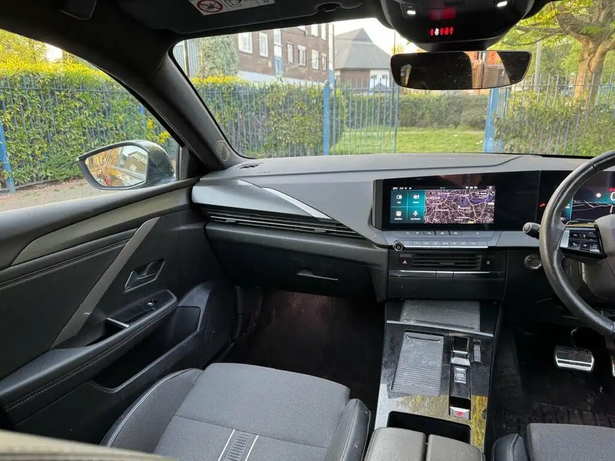 2023-vauxhall-astra-12-turbo-gs-sport-tourer-auto-big-14